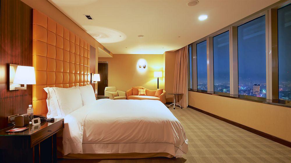 The Landis Taichung Hotel Bagian luar foto