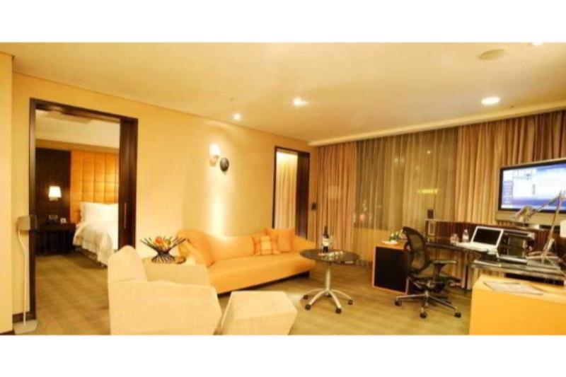 The Landis Taichung Hotel Bagian luar foto